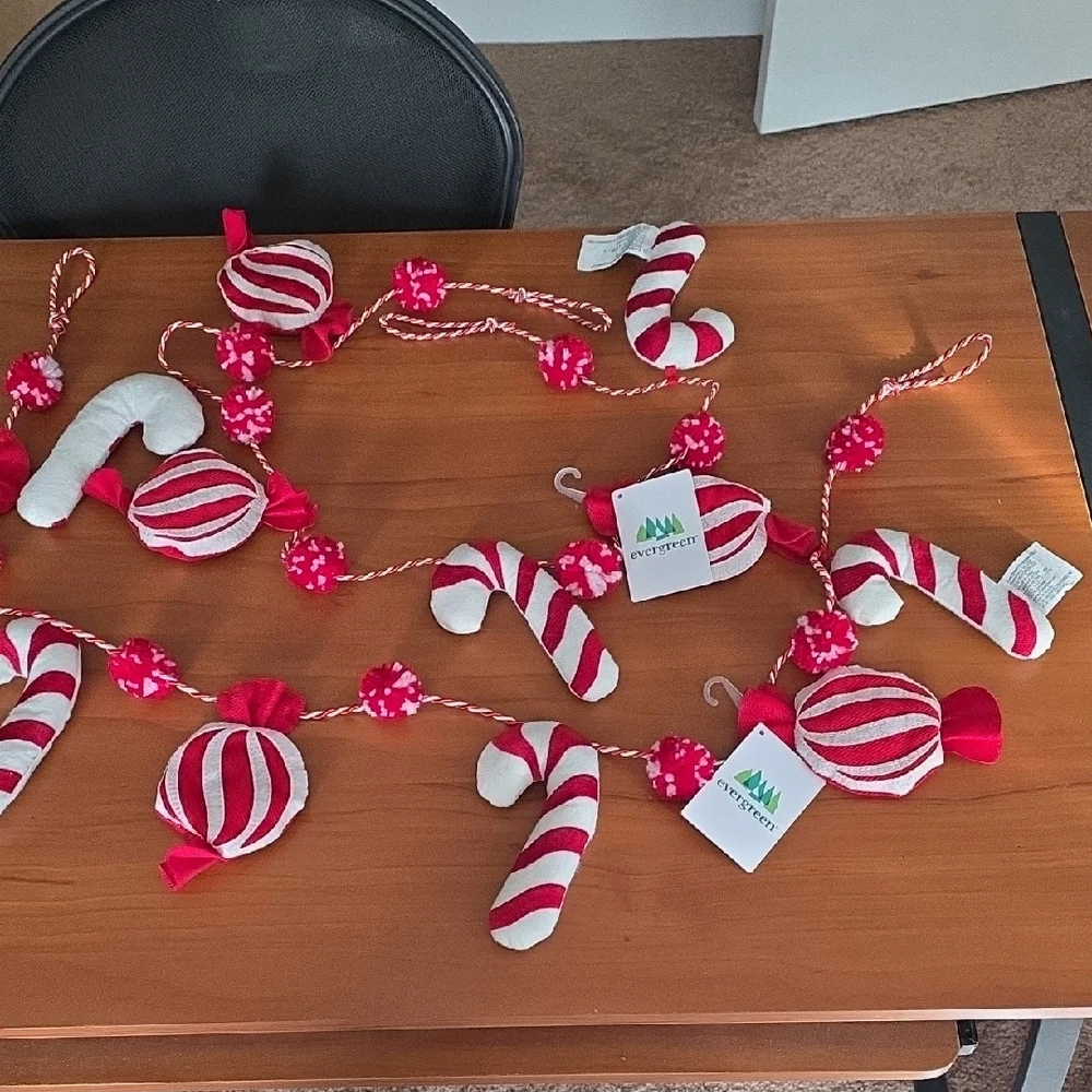 Festive Red & White Candy Garland